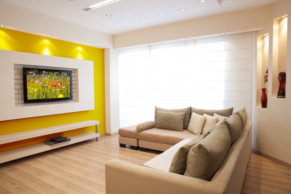 Телевизор на стене в гостиной варианты оформления