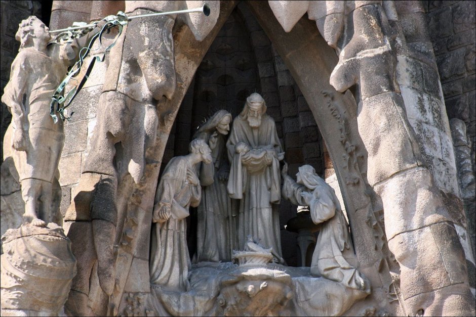 Храм Святого семейства Барселона фасад Рождества