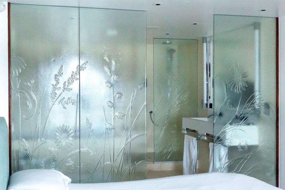 Ванные комнаты с душевой перегородкой из стекла