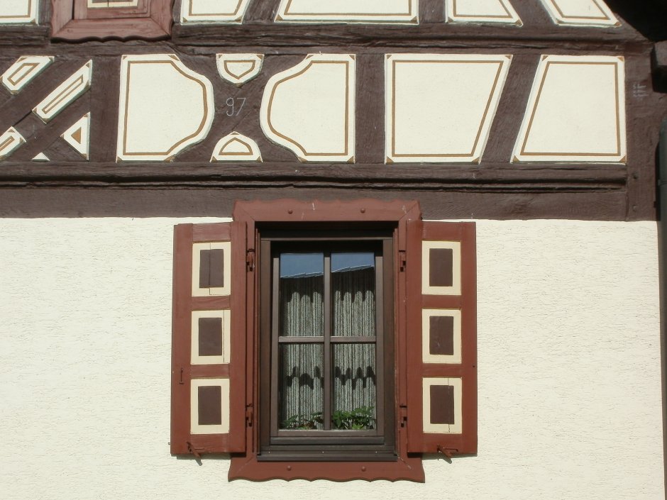 Фальш окна на фасаде дома