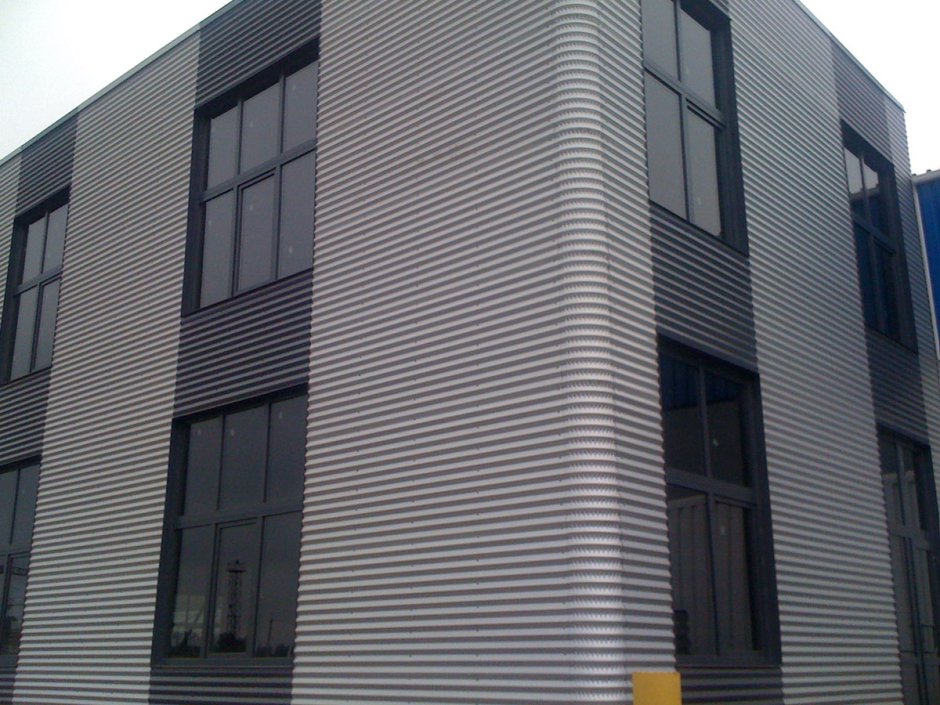 Металлопрофиль МП 18 волна фасад здания