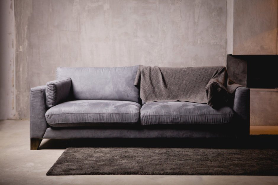 Терракотовый диван в интерьере