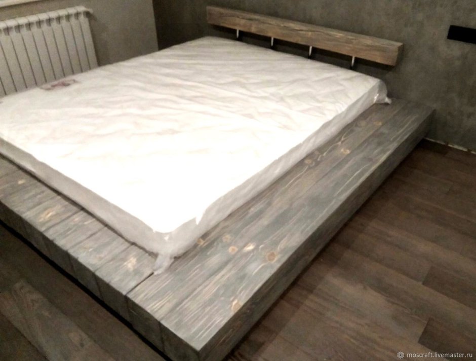 Кровать на шпалах