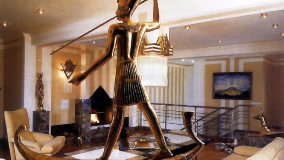 Египетские статуэтки в интерьере