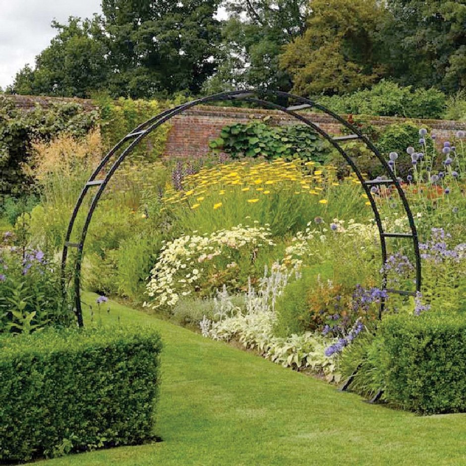 Необычные арки в саду