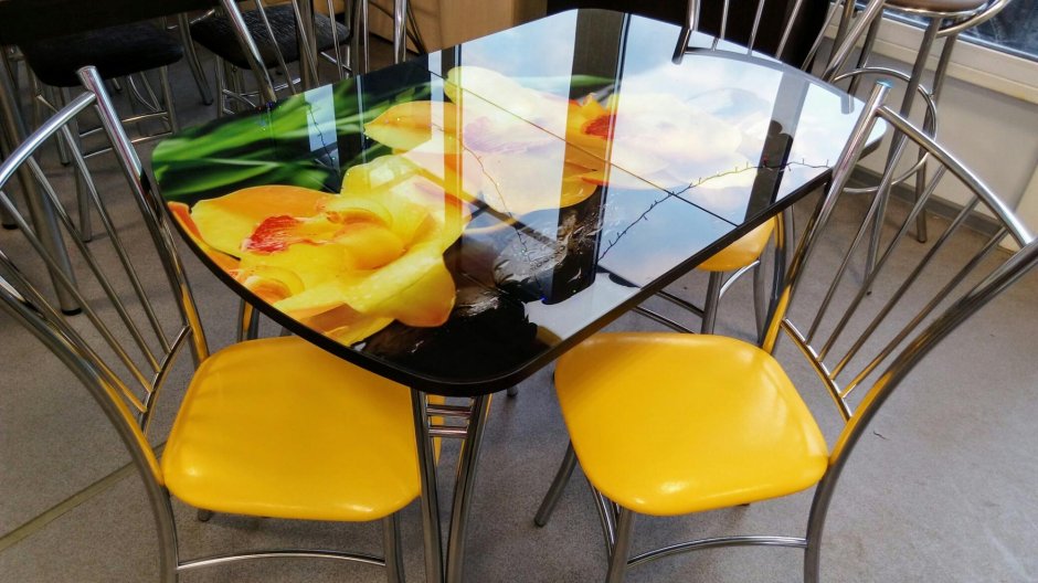 Кухонные столы цветное стекло