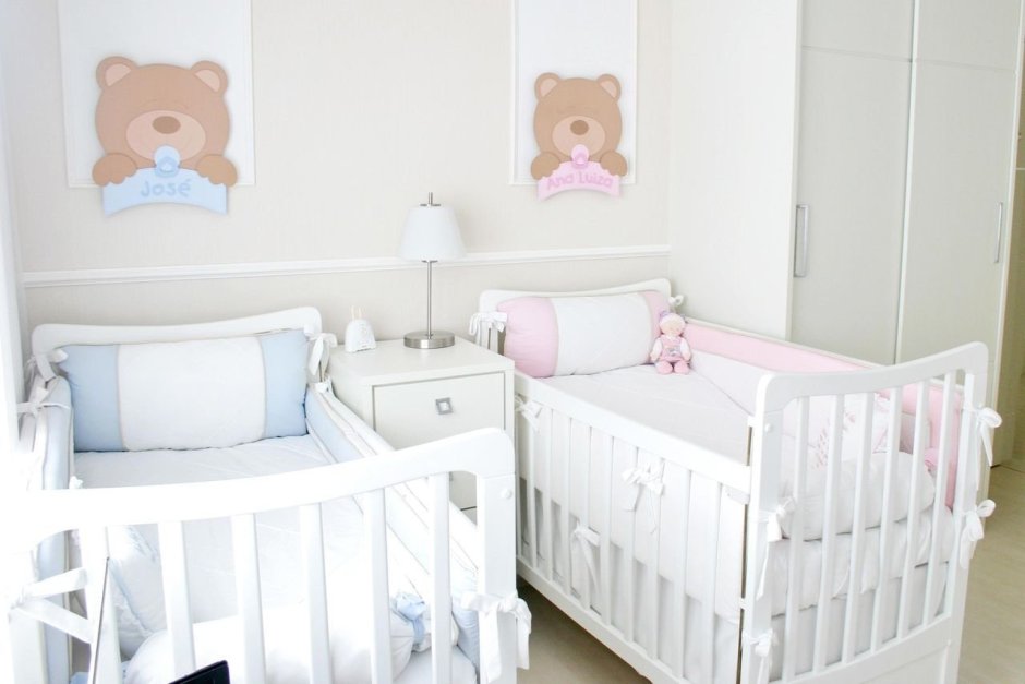 Детская комната для новорожденных двойняшек