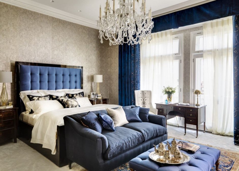 Спальня с синей мебелью