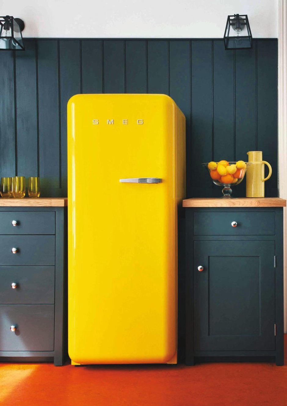 Холодильник Смег желтый