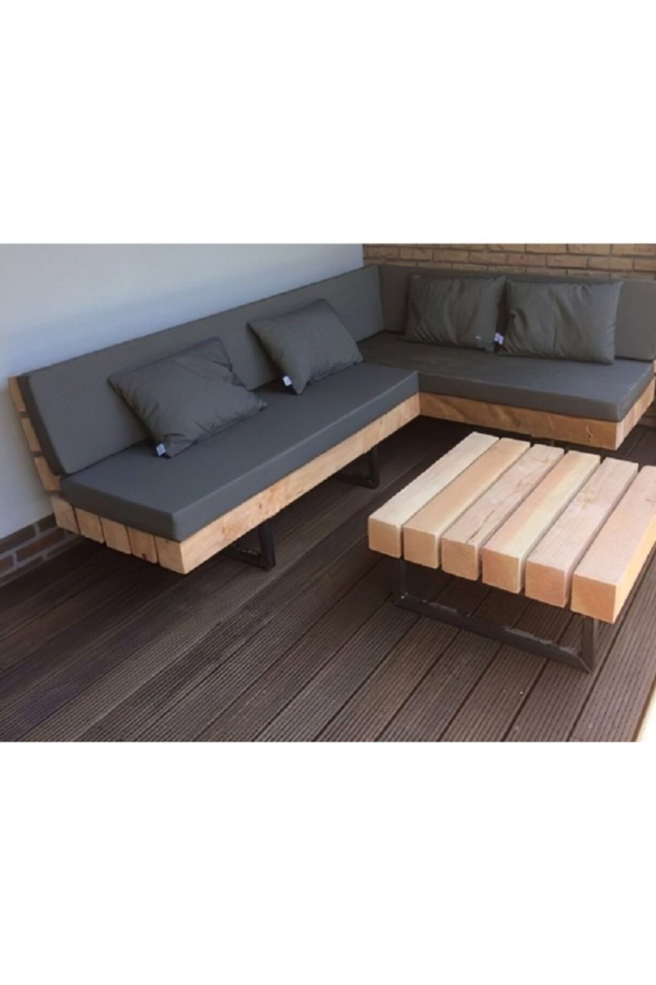 Деревянный угловой диван на террасу