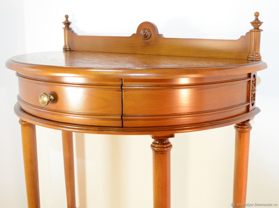 Полукруглый столик