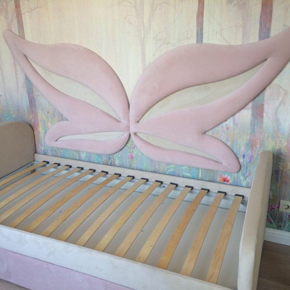 Кровать для девочки со спинкой