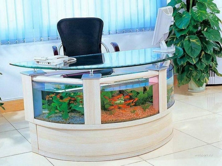 Стол аквариум в интерьере