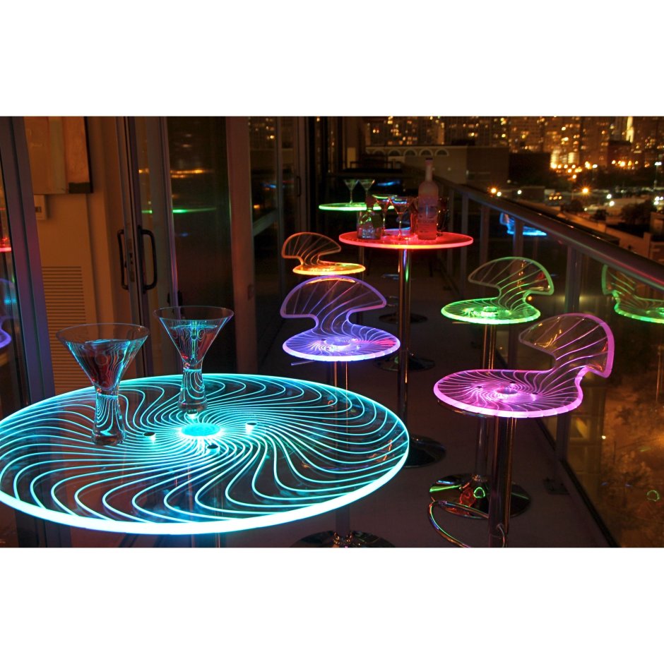 Стеклянный стол с подсветкой