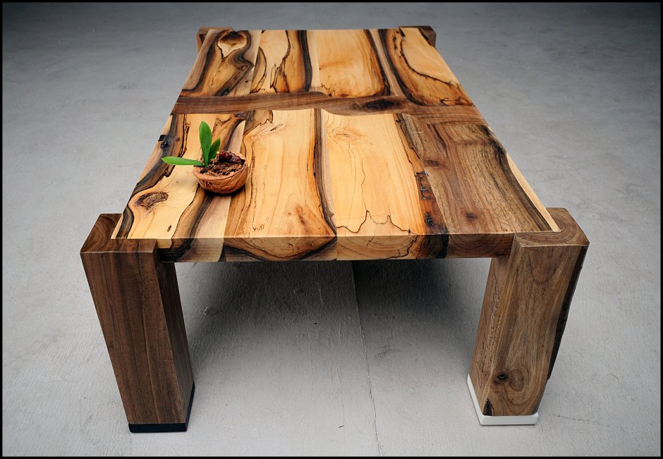 Оригинальные столы из дерева