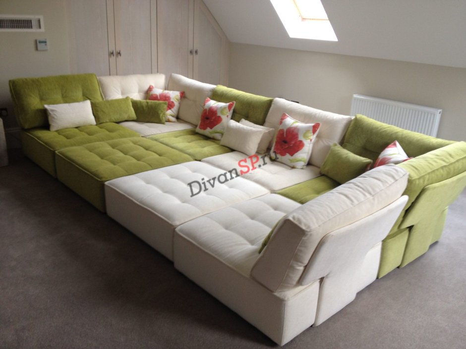 Модульный диван с подушками
