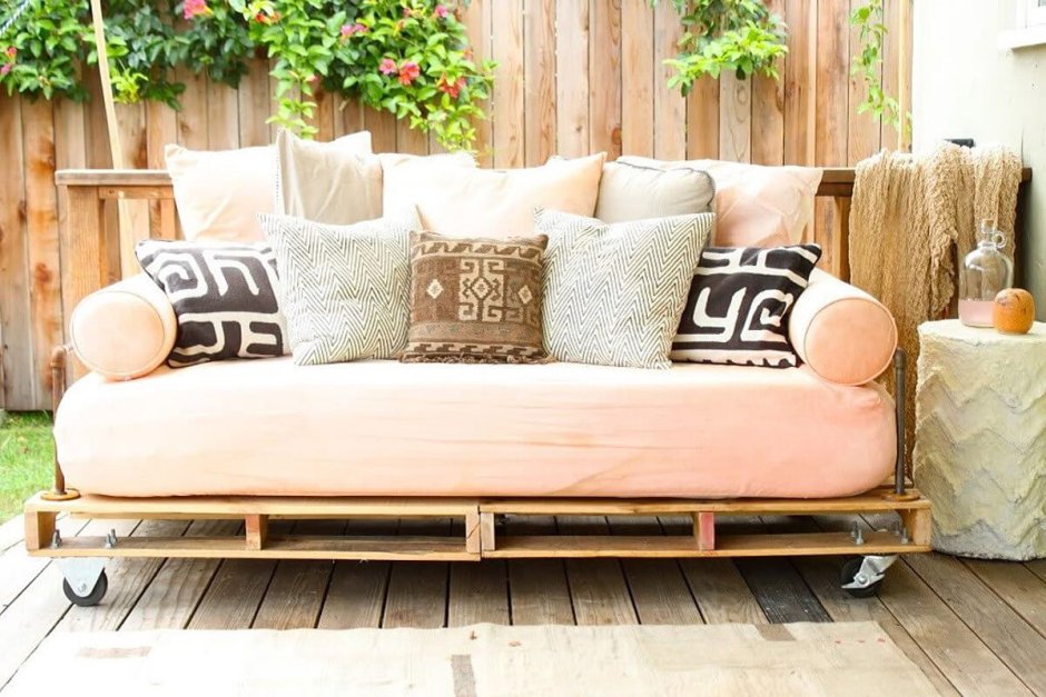 Поддоны деревянные диван