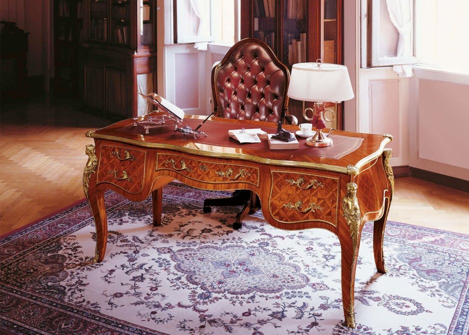 Письменный стол в стиле Барокко