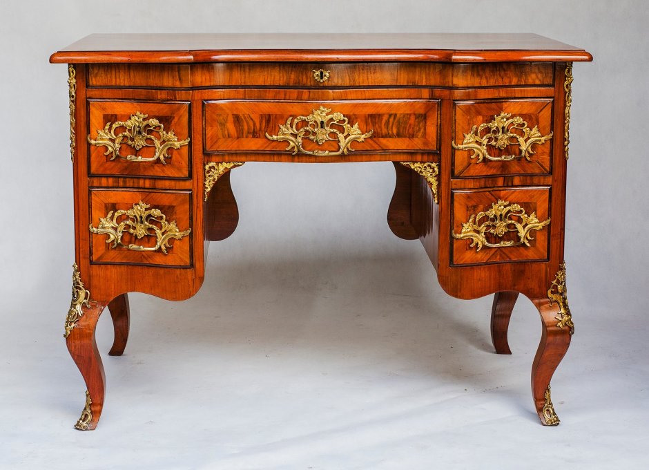 Письменный стол в стиле Барокко