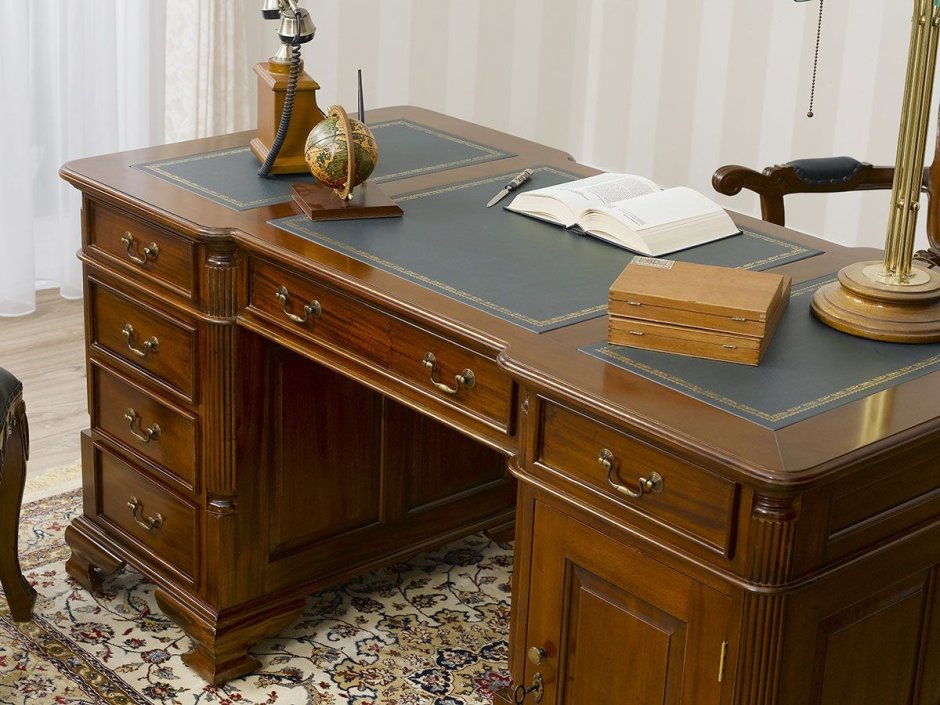Викторианский письменный стол