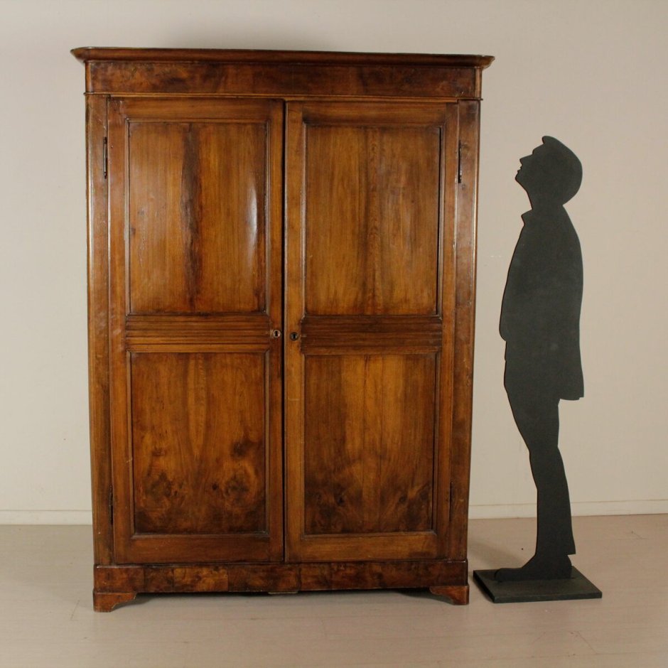 Старый шкаф