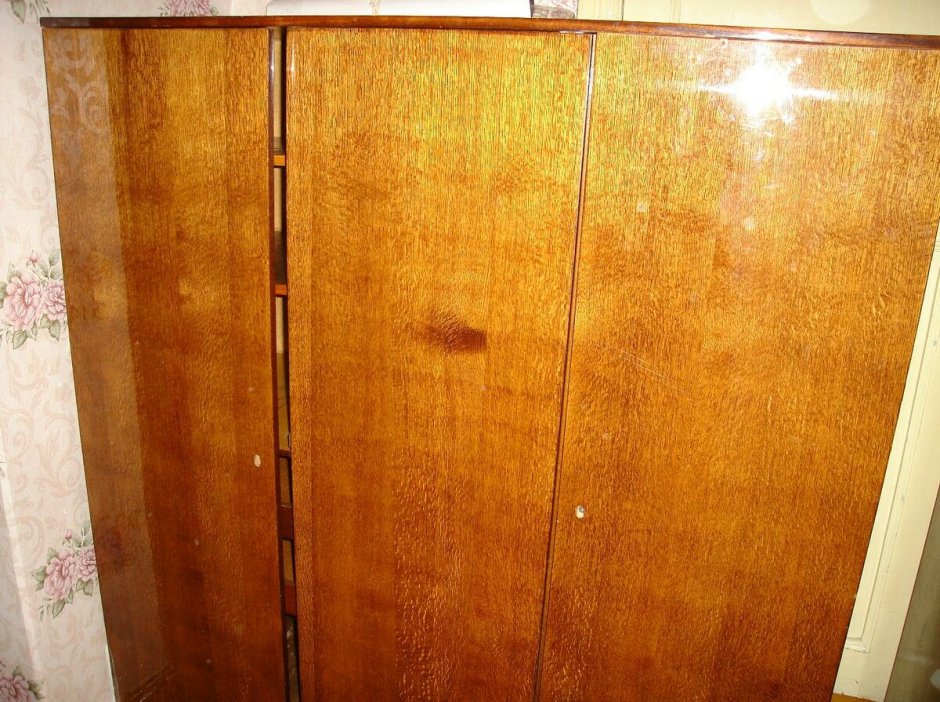 Старый шкаф