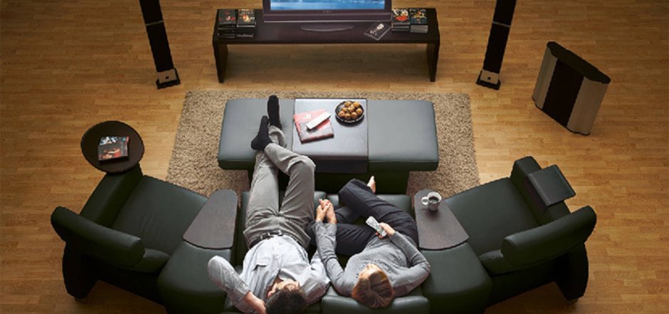 Удобный диван для просмотра телевизора