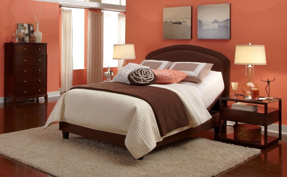 Спальня в персиково коричневых тонах