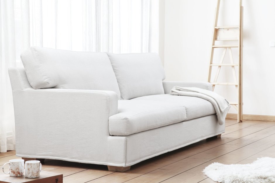 Белый диван со съемными чехлами