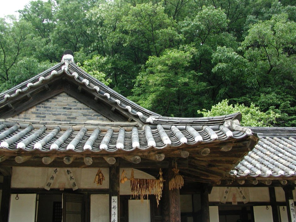Домик с японской крышей