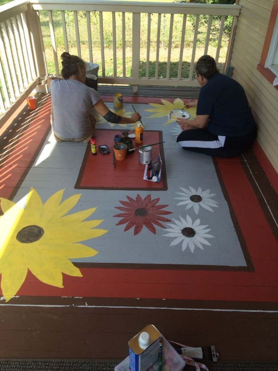 Покрасить веранду в детском саду