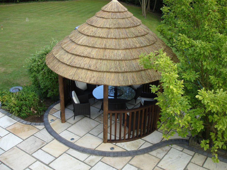 Беседка с круглой крышей