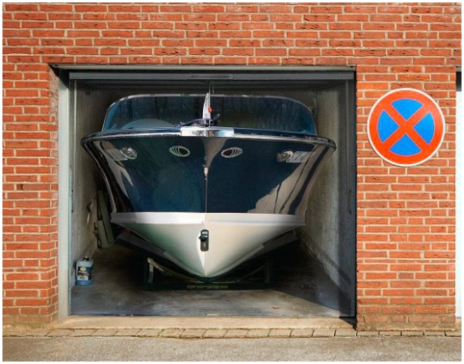 Полный гараж на воротах гаража