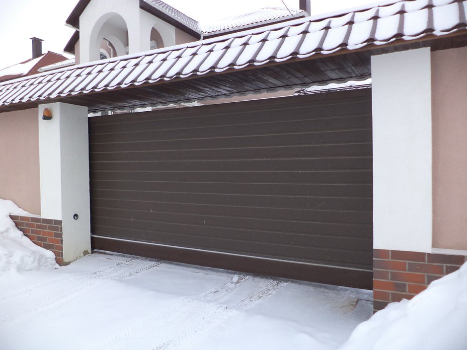 Навес над воротами