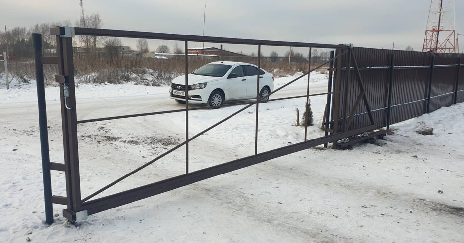 Козырек над откатными воротами