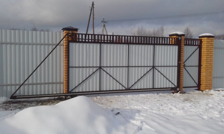 Откатные ворота зимой