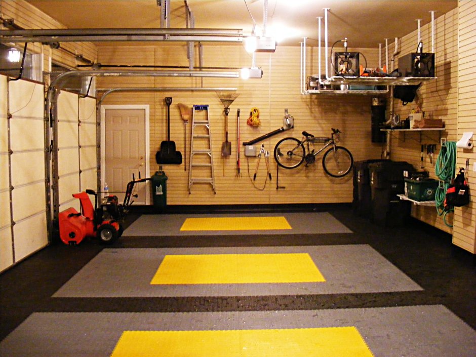 Минималистичный интерьер гаража