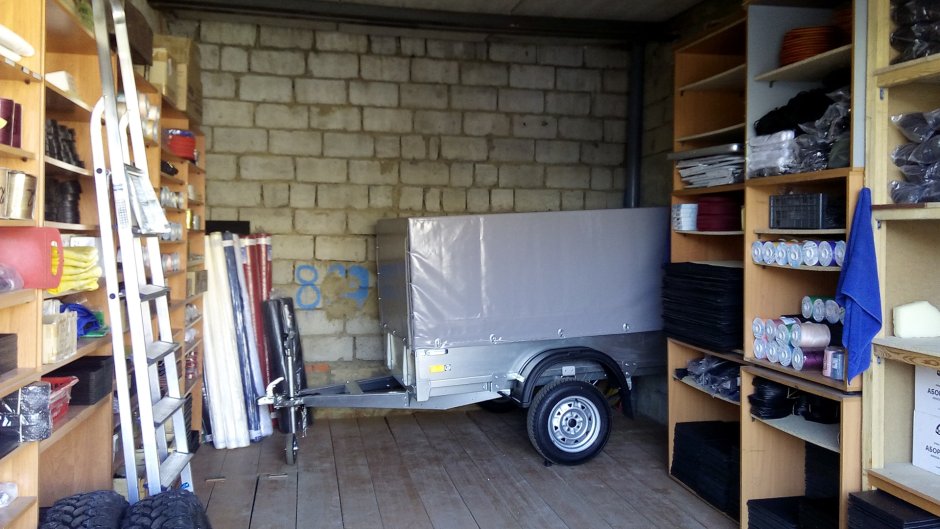 Гараж для легкового прицепа