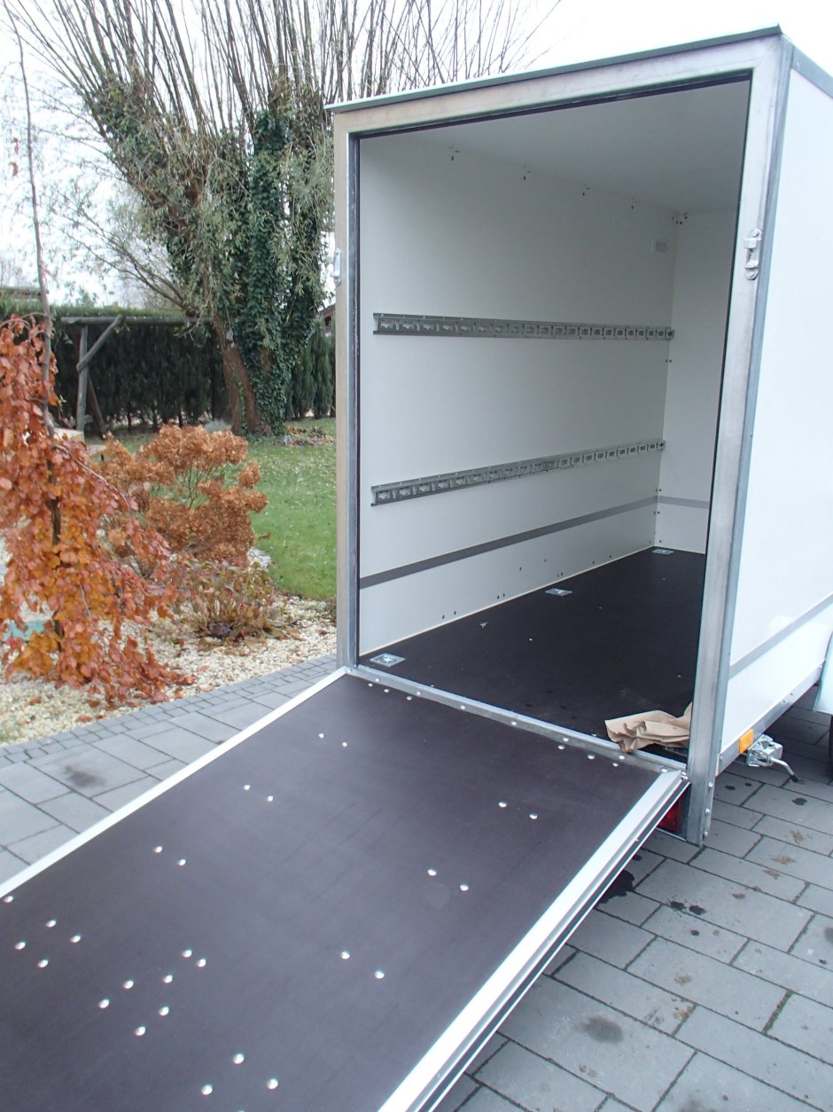 Передвижной гараж для прицепа