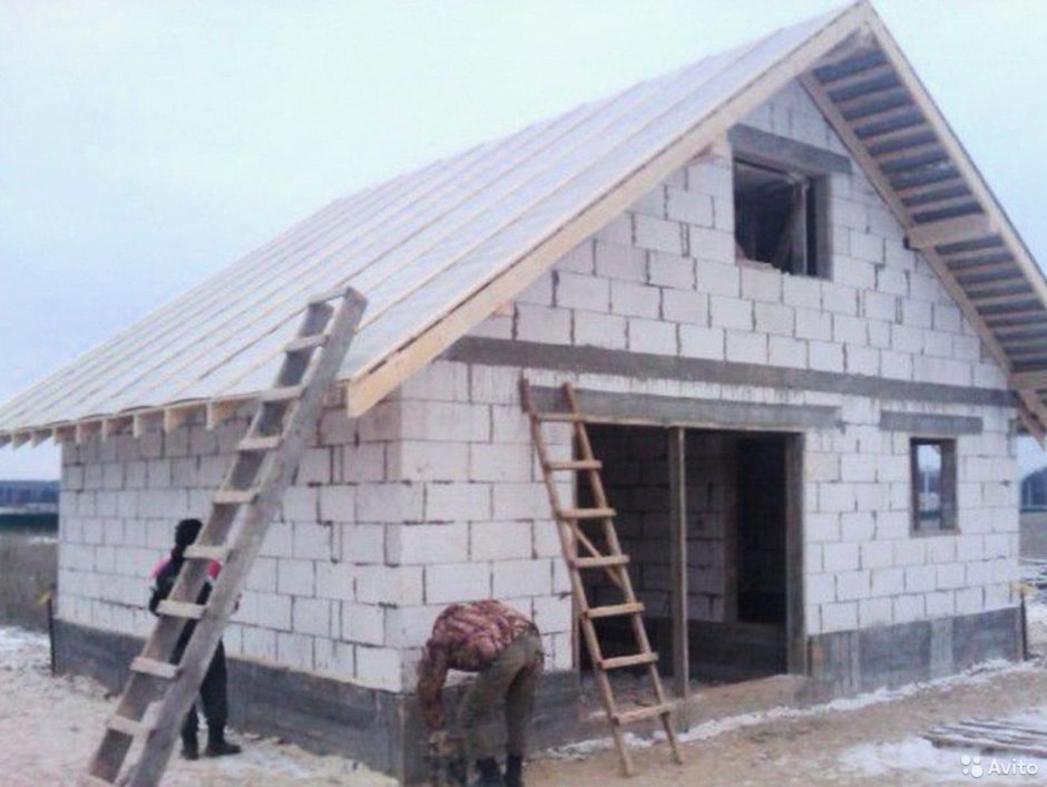 Гараж из блоков с мансардой