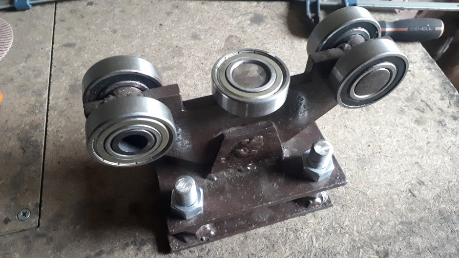 Ролики для откатных ворот из подшипников 205