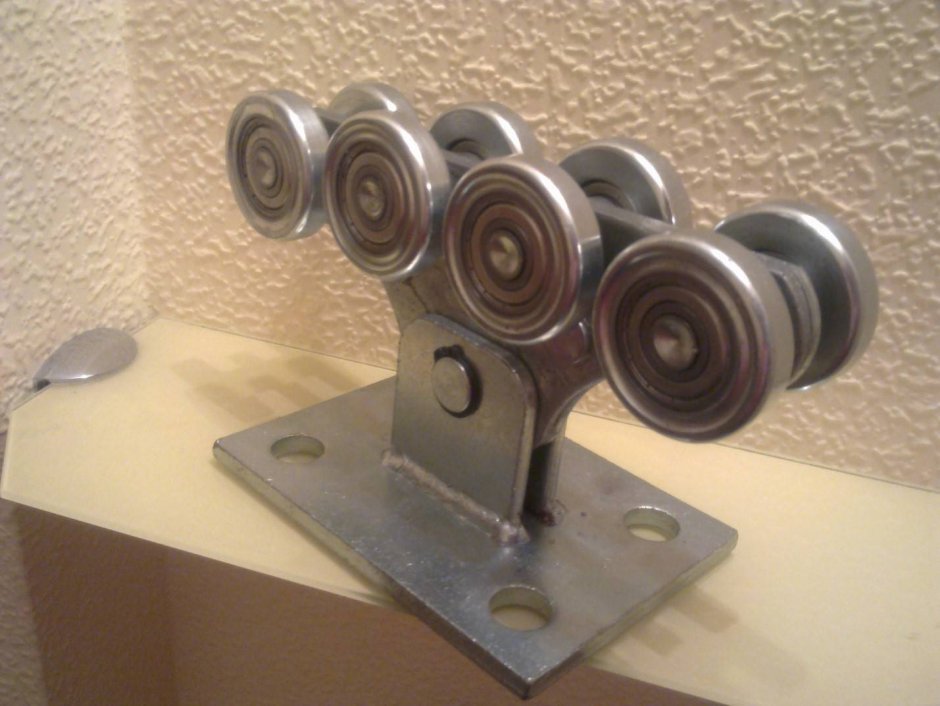 Каретка ворот для откатных роликовая 4 подшипника на шпильке