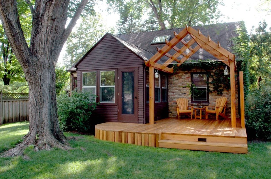 Маленький домик с террасой