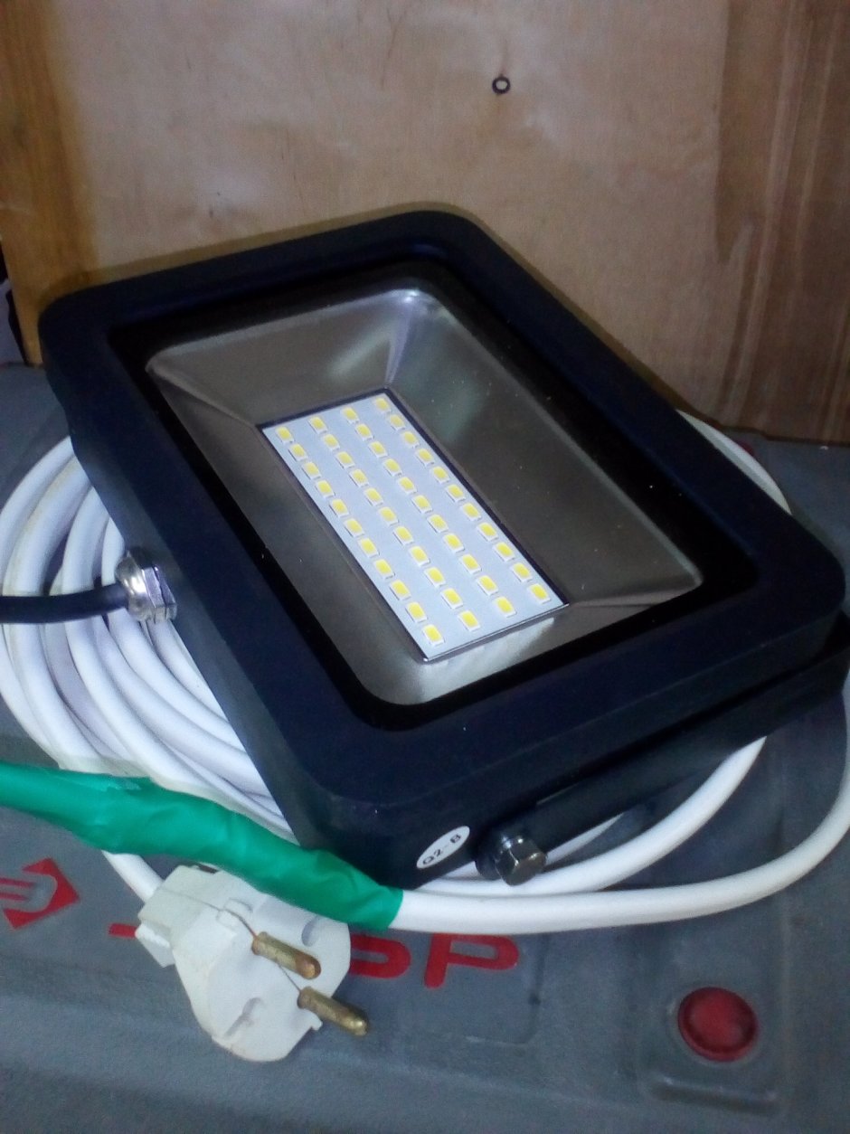 Переносная лампа светодиодная от прикуривателя 12 вольт