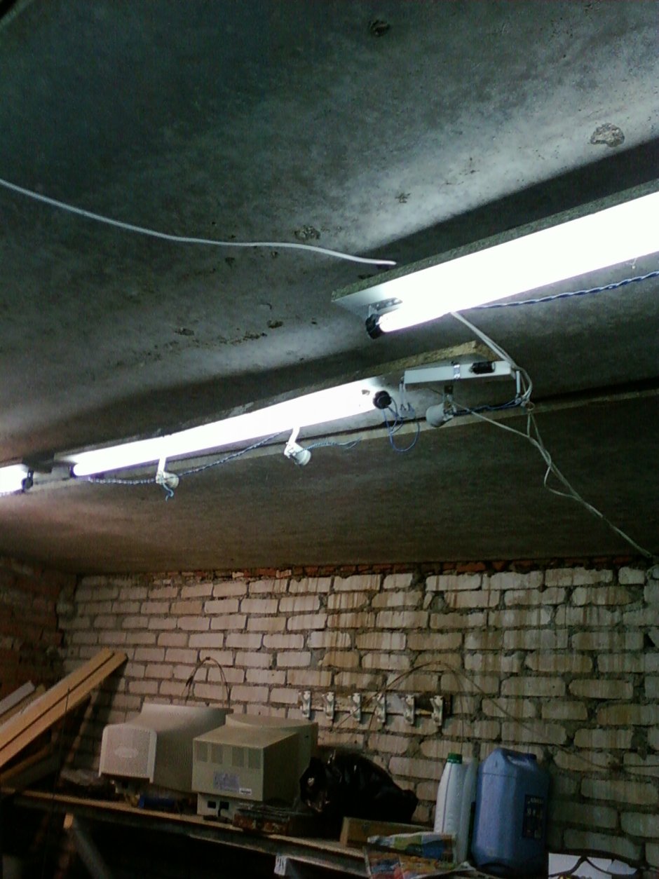 Люминесцентные светильники для гаража