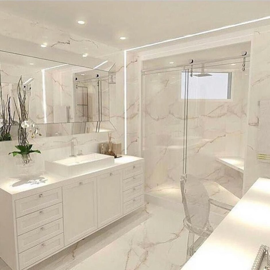 Большая ванная в светлых тонах