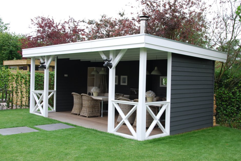 Деревянный навес под мангал