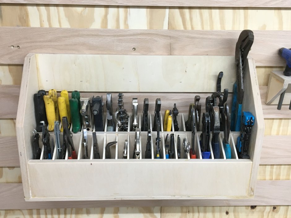 Ящики для хранения инструментов в гараже