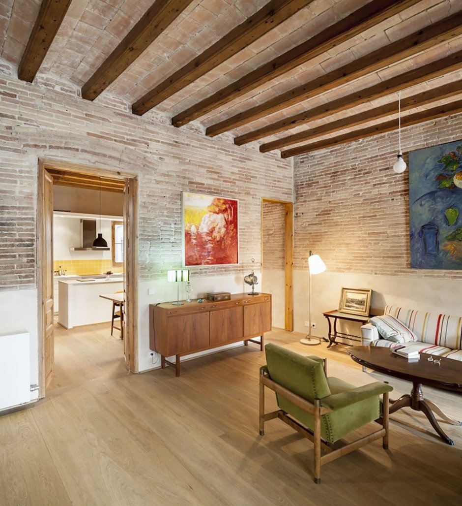 Сводчатый потолок балки лофт стиль