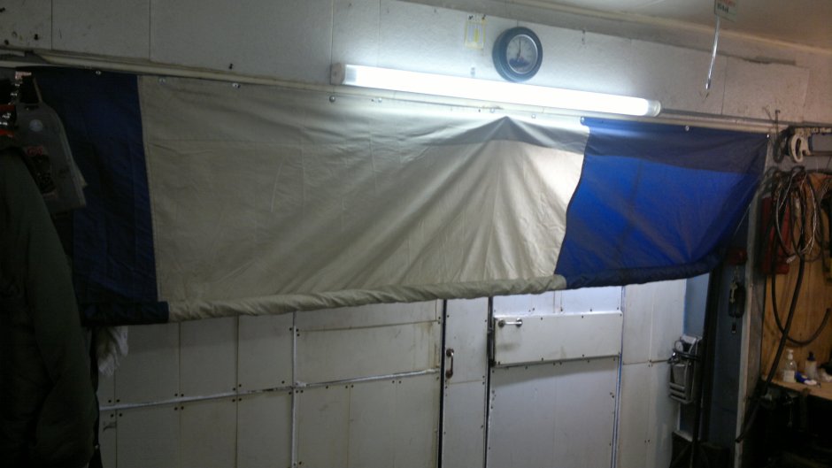 Подъемная штора в гараж